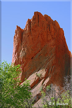 Löchriger Sandsteinfelsen